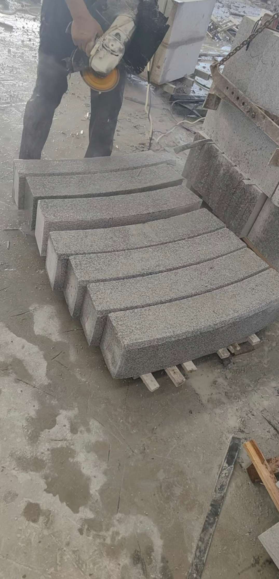 马鞍山芝麻白弧形路牙石