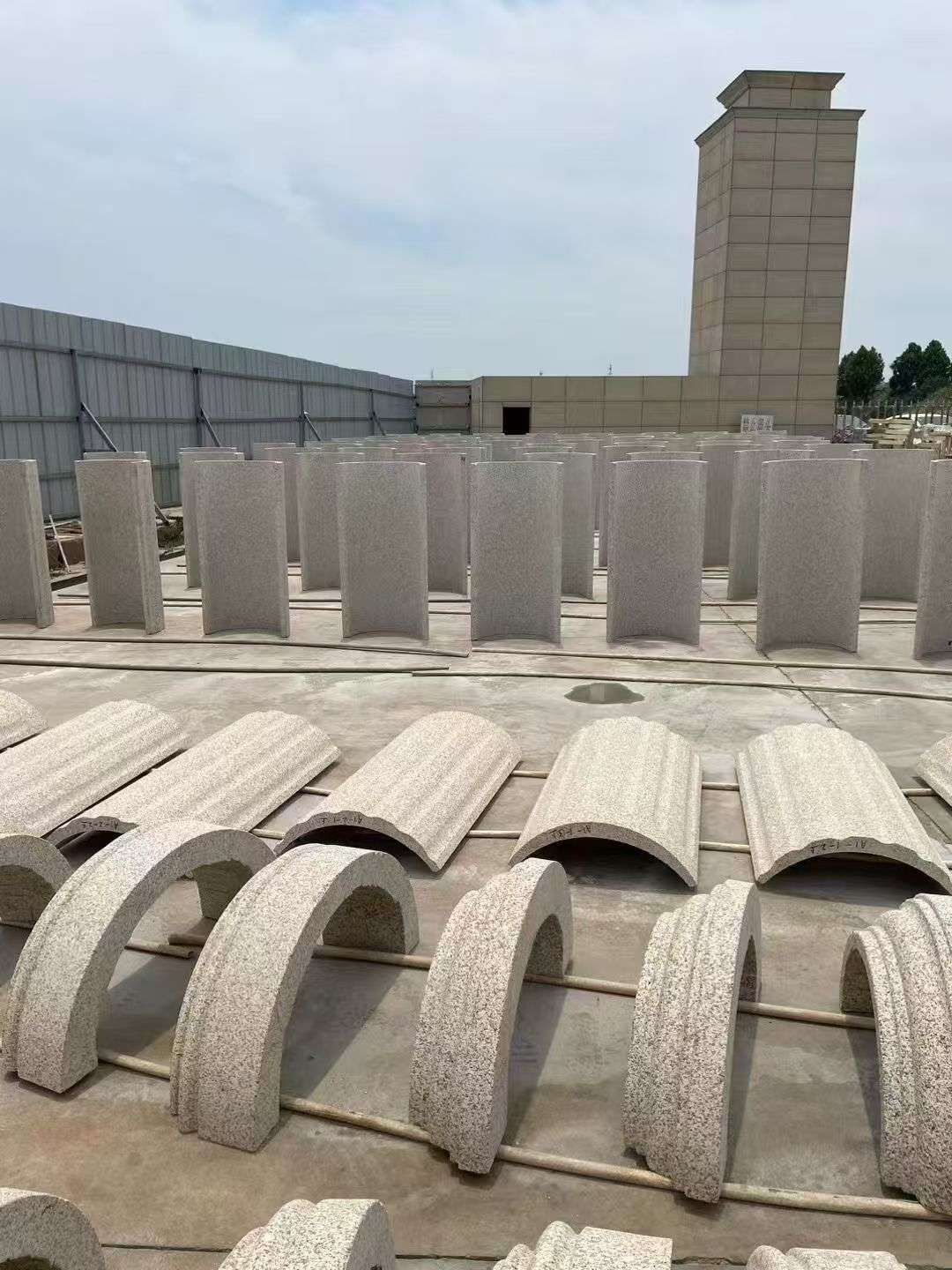 马鞍山黄金麻别墅柱皮 异形 线条定制